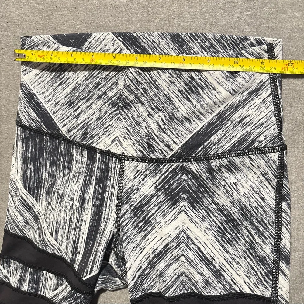 lululemon athletica Black and Gray Geometric Leggings